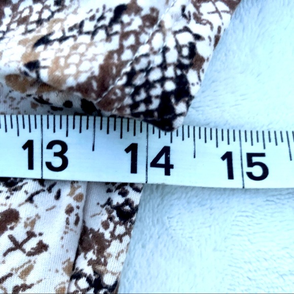 Forever 21 shirt Snakeskin Print Ruched Sides Size Medium - Picture 7 of 7